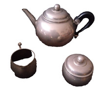 Altes Service mit Tablett