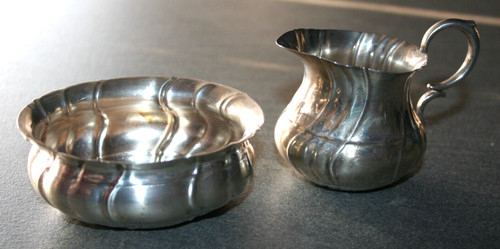 Altes milchkännchen und - milchkännchen,